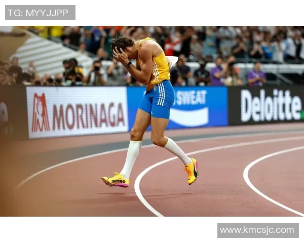 男人撑竿跳高世界冠军杜普兰蒂斯与未婚妻构思cosplay引发热议